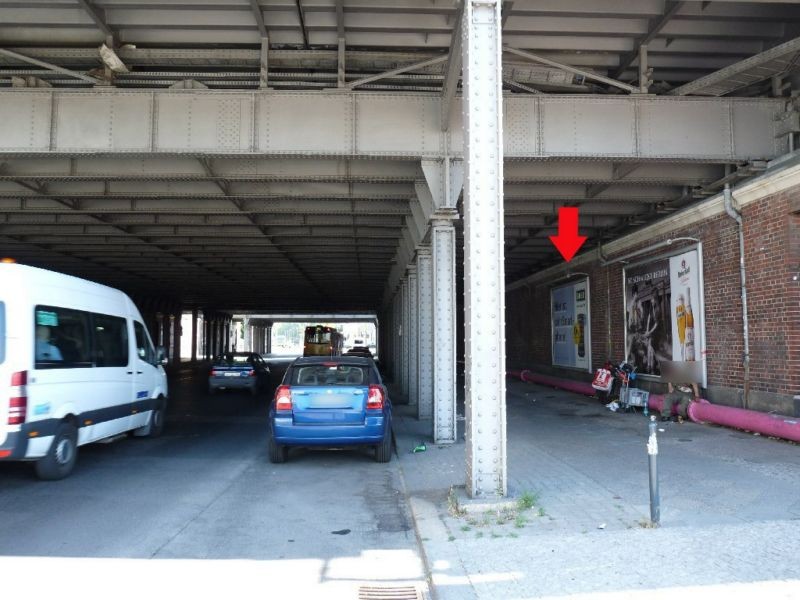 Str. d. Pariser Kommune, re. Widerlager, neb. Post
