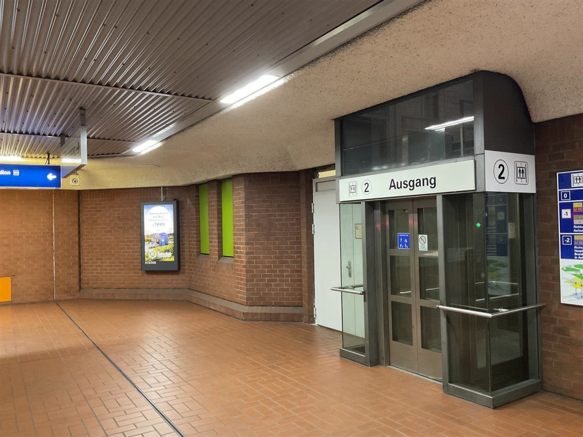 U-Bf Stadtgarten, Ebene -1 West ,li. neb. Aufzug 2