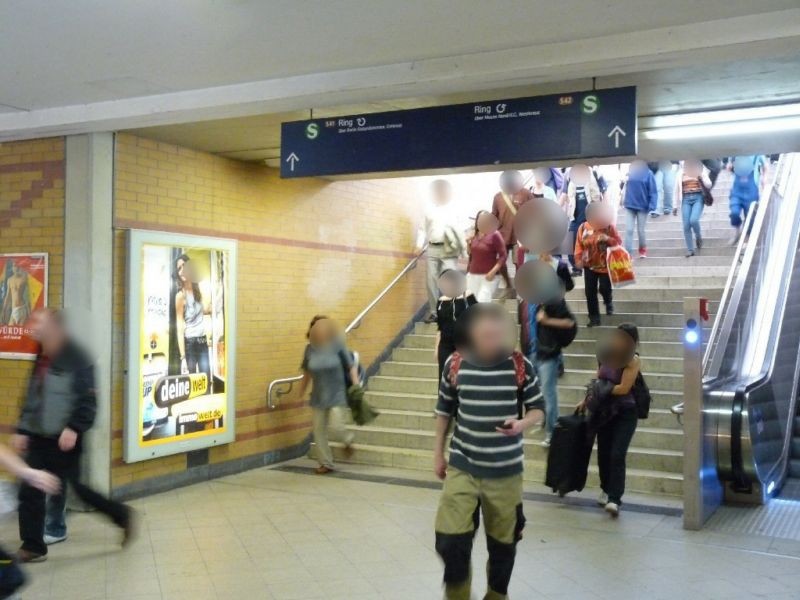 S-Bf Jungfernheide,Haupthalle,li. neb.Treppe zum S