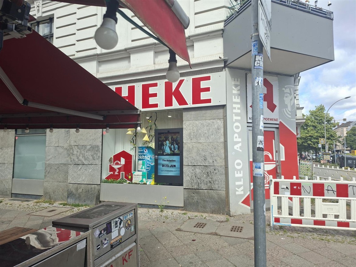 Müllerstr. 130/Kameruner Str./li.