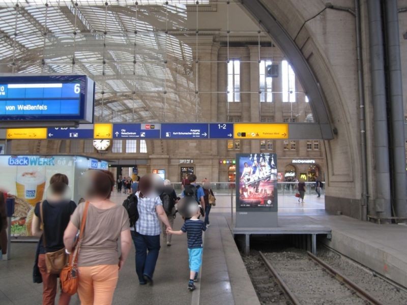 Hbf, Bstg., Gl. 6, hinter Gleisabschluss Ri. Ausg