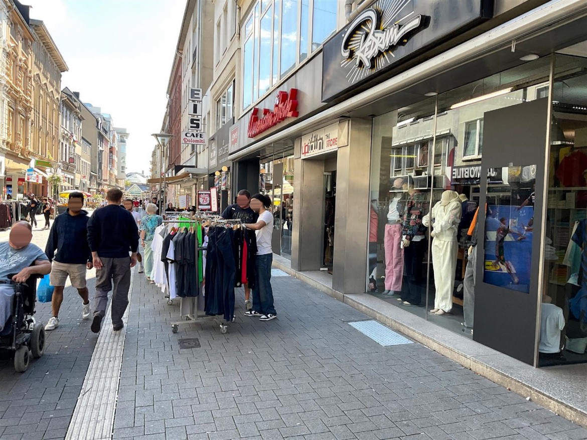 Neusser Str. 70/re.