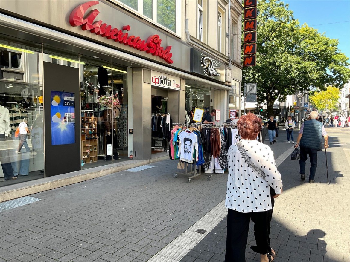 Neusser Str. 70/li.