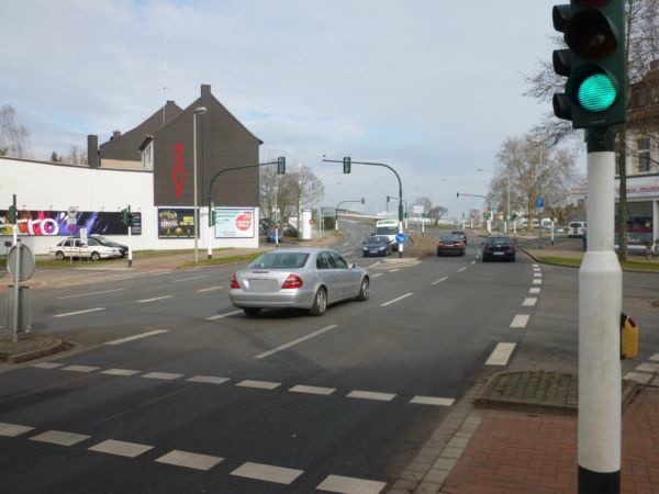 Bahnhofstr.  / Niederstr. quer li.